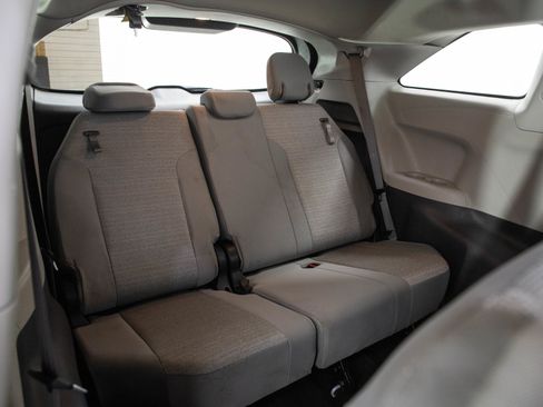 Used 2021 Toyota Sienna LE FWD image 13