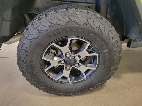 Used 2018 Jeep Wrangler Unlimited Rubicon image 29