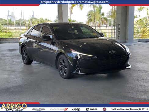 Used 2023 Hyundai Elantra SEL image 1