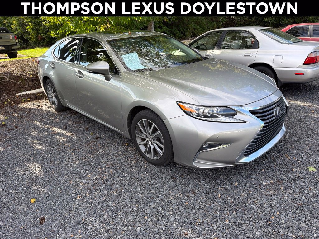 Used 2017 Lexus ES 300h w/ Luxury Package FWD image 1