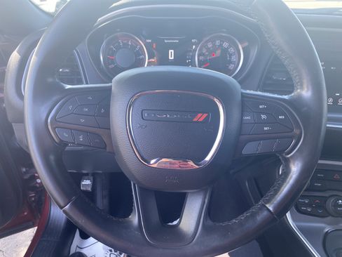 Used 2019 Dodge Challenger SXT RWD image 10