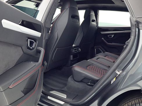 Used 2020 Lamborghini Urus image 45