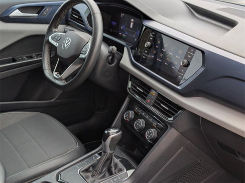 Used 2023 Volkswagen Taos SE w/ Panoramic Sunroof Package image 37