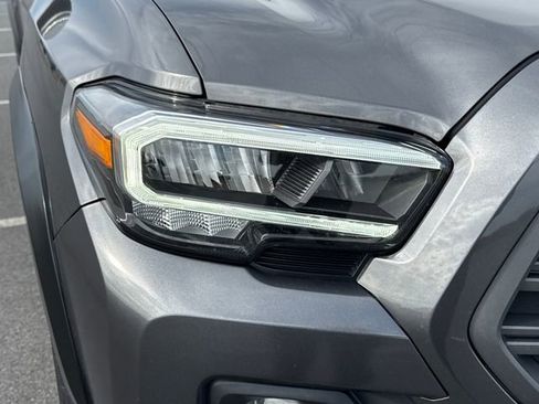 Used 2021 Toyota Tacoma TRD Off-Road w/ Technology Package image 12