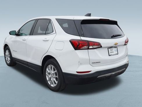 Used 2022 Chevrolet Equinox LT w/ Driver Convenience Package image 8