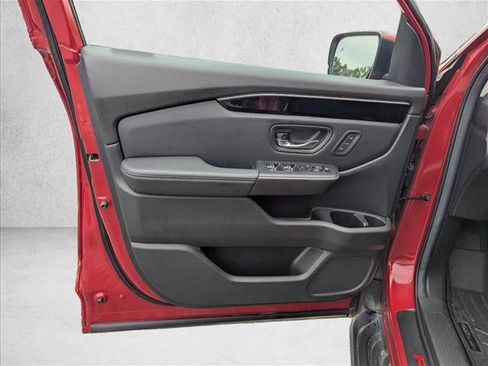 Used 2023 Honda Pilot Touring image 9