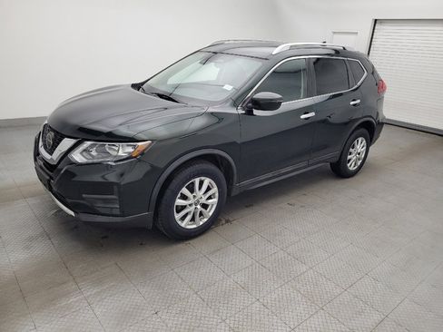 Used 2019 Nissan Rogue SV image 2