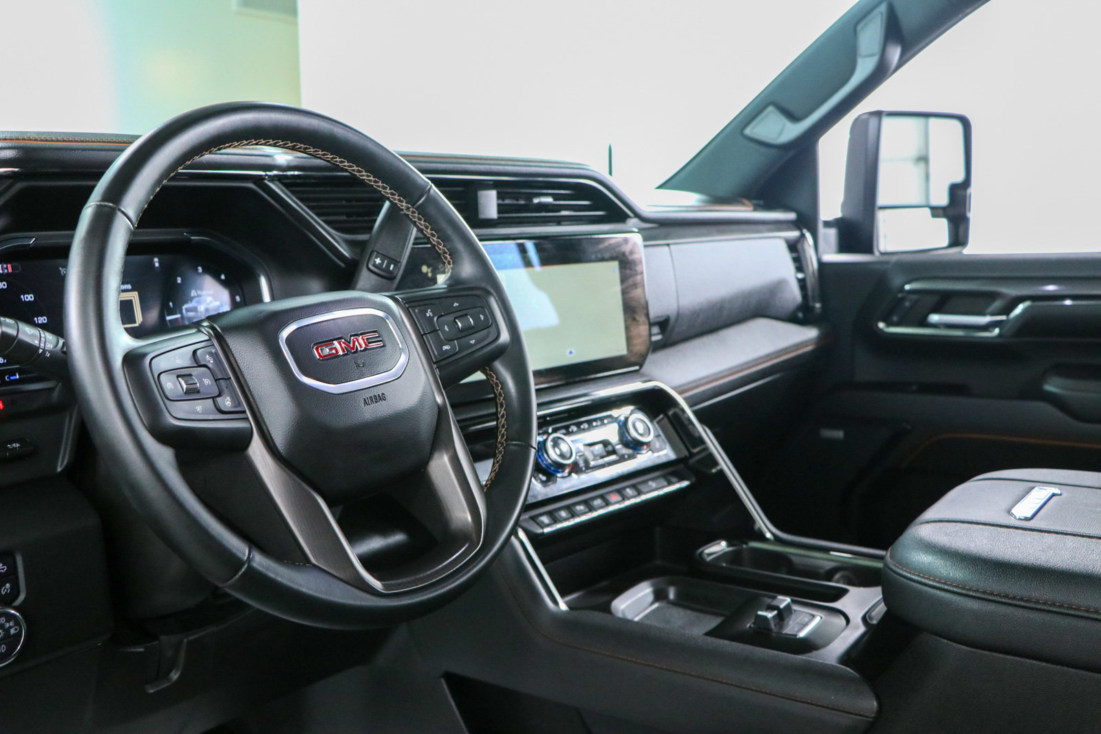 Used 2024 GMC Sierra 2500 AT4 w/ AT4 Premium Plus Package AWD/4WD image 27
