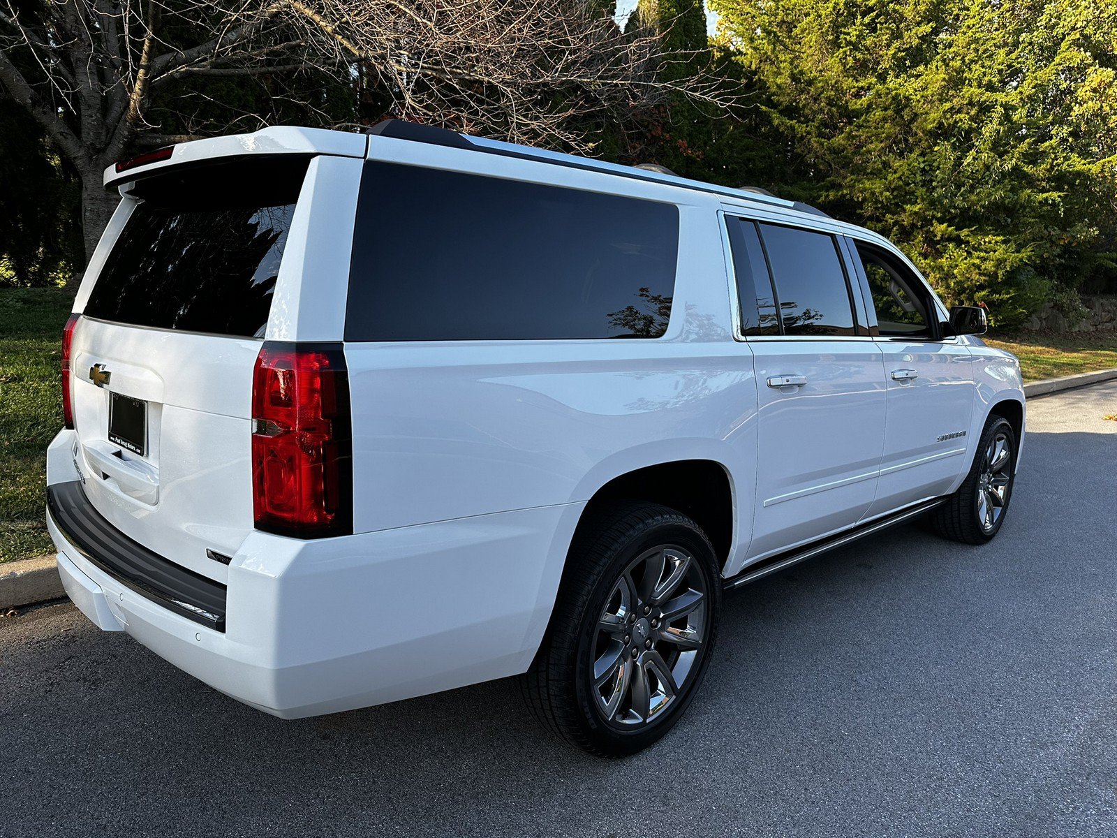 Used 2018 Chevrolet Suburban Premier AWD/4WD image 32