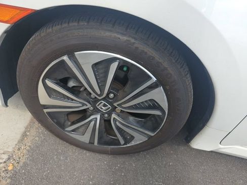 Used 2018 Honda Civic EX-L image 10