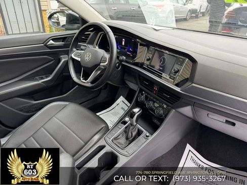 Used 2024 Volkswagen Jetta SE image 18