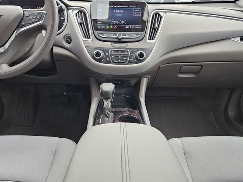 Used 2025 Chevrolet Malibu LT image 10