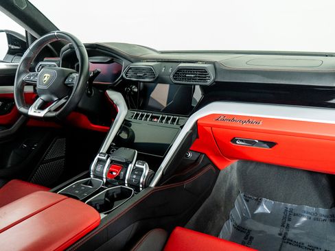 Used 2020 Lamborghini Urus image 51