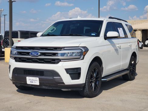 Used 2023 Ford Expedition XLT RWD image 2