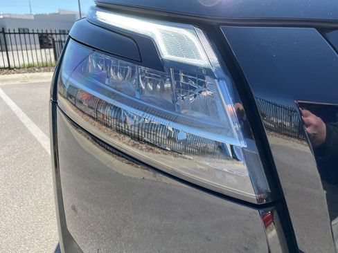 Used 2024 Nissan Pathfinder SL w/ Black Appearance Package image 14