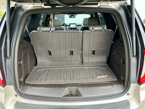 Used 2023 GMC Yukon SLT w/ SLT Premium Package image 15