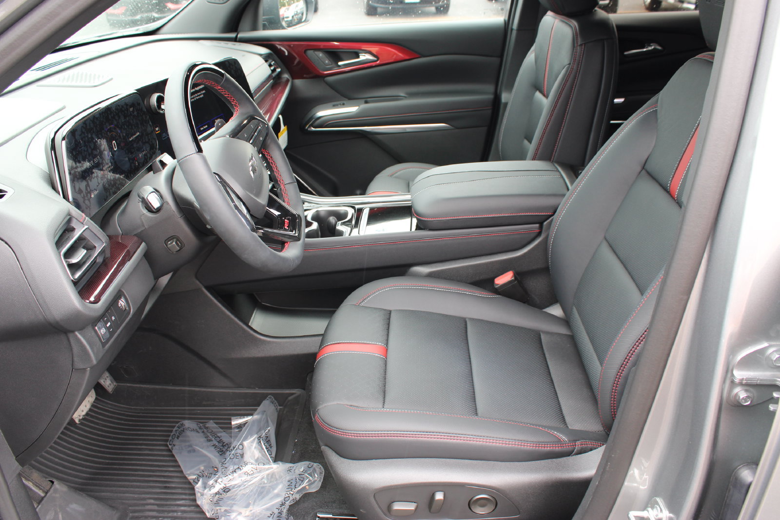 New 2026 Chevrolet Traverse RS w/ LPO, Floor Liner Package FWD image 11