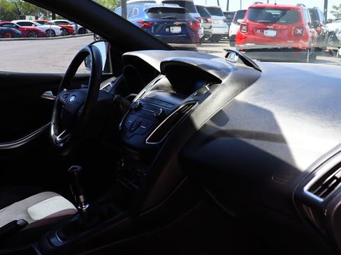 Used 2018 Ford Focus ST FWD image 31