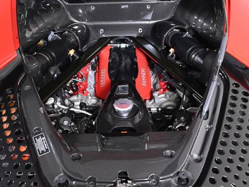 Used 2022 Ferrari SF90 Stradale image 5