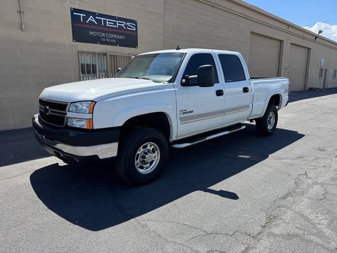 Used 2007 Chevrolet Silverado 2500 LT w/ Heavy-Duty Power Package AWD/4WD image 4