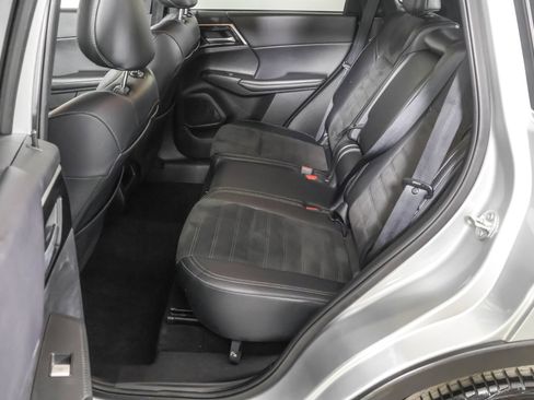 Used 2024 Mitsubishi Outlander AWD image 33