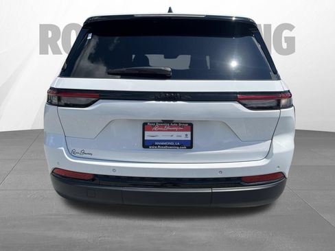 Used 2025 Jeep Grand Cherokee Altitude RWD image 5