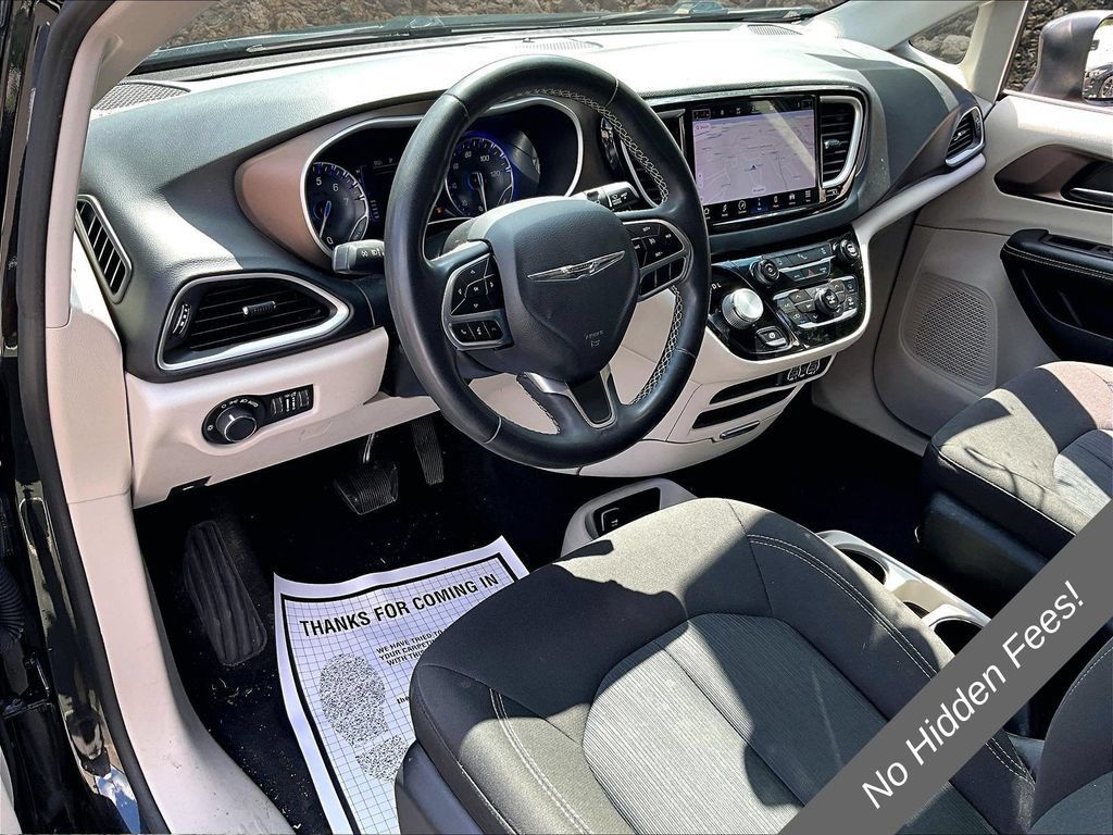Used 2022 Chrysler Voyager LX FWD image 11