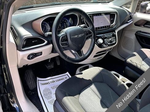 Used 2022 Chrysler Voyager LX FWD image 11