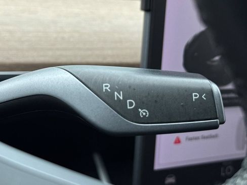 Used 2021 Tesla Model Y Long Range AWD/4WD image 24