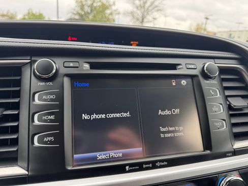 Certified 2019 Toyota Highlander Plus AWD/4WD image 24