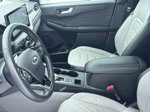Used 2024 Ford Escape Platinum w/ Premium Technology Package image 25