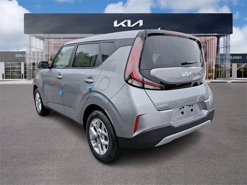 New 2025 Kia Soul LX w/ LX Technology Package image 3