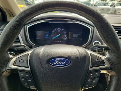 Used 2020 Ford Fusion SE image 23