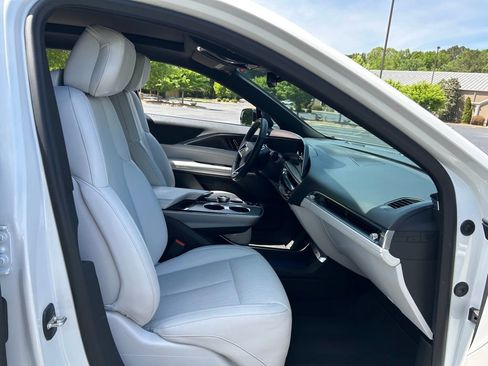 Used 2024 Cadillac Lyriq Luxury AWD/4WD image 50