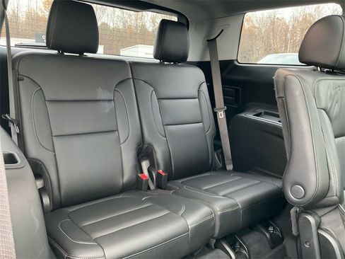 Used 2022 GMC Acadia SLT w/ Technology Package image 26
