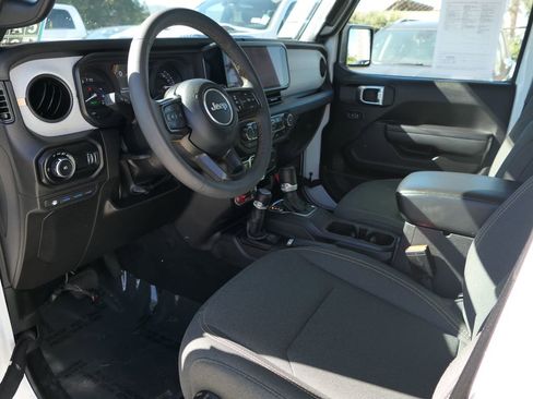 Used 2024 Jeep Wrangler Unlimited image 10