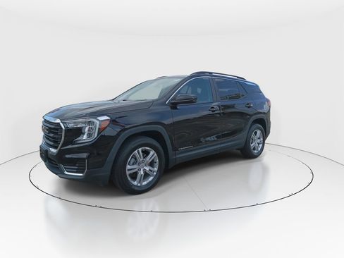 Used 2022 GMC Terrain SLE w/ Driver Convenience Package AWD/4WD image 4