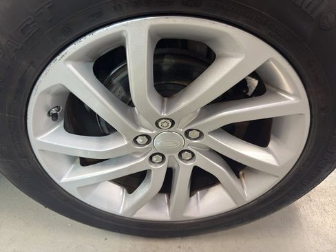 Used 2017 Land Rover Discovery Sport HSE image 35