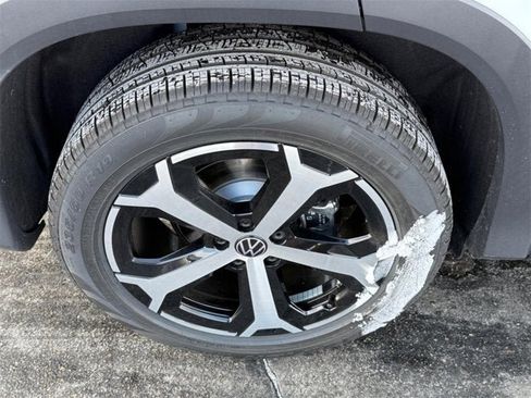 New 2026 Volkswagen Tiguan SE image 4