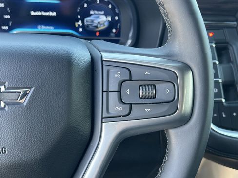 Used 2024 Chevrolet Suburban Z71 w/ Luxury Package image 11