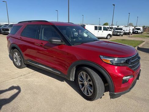 Certified 2023 Ford Explorer XLT w/ Equipment Group 202A image 19