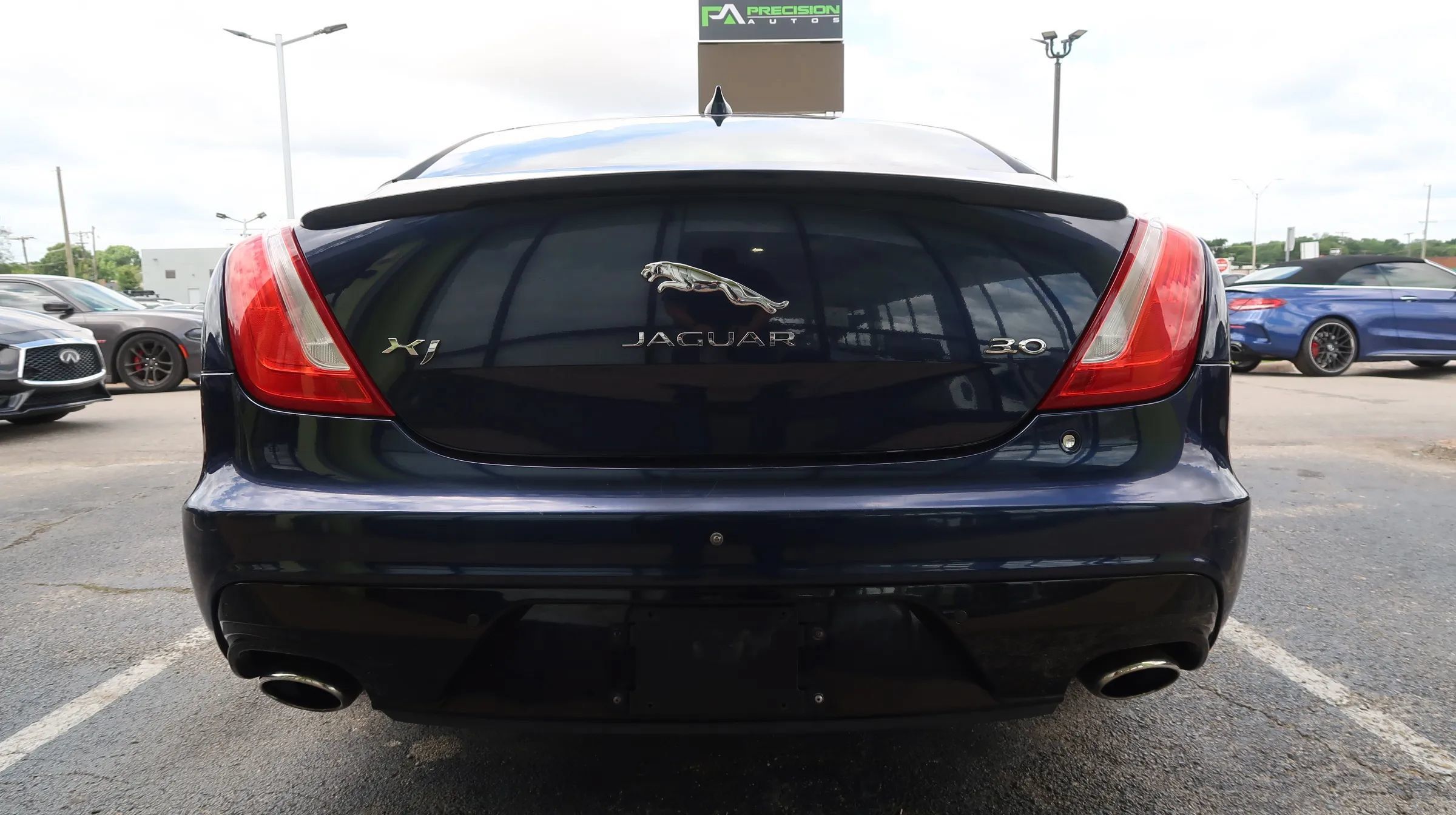 Used 2016 Jaguar XJ R-Sport RWD image 12