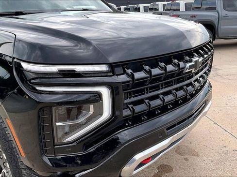 Used 2025 Chevrolet Suburban Z71 AWD/4WD image 33