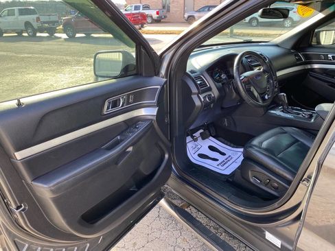 Used 2016 Ford Explorer XLT w/ Equipment Group 202A image 11