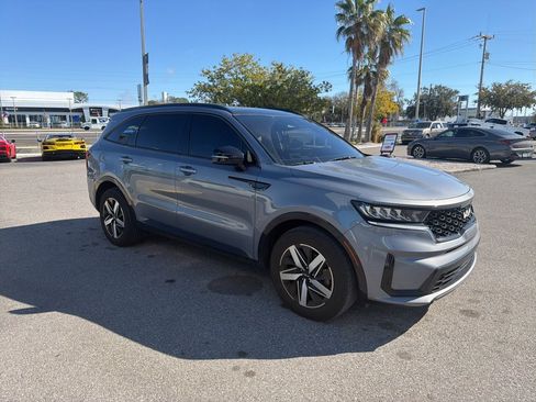Used 2023 Kia Sorento S w/ Panoramic Sunroof Package image 3