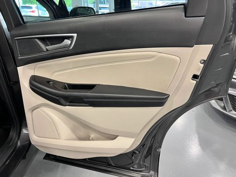 Used 2018 Ford Edge Titanium FWD image 22