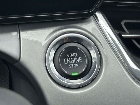 Used 2025 Chevrolet Trax LT FWD image 25