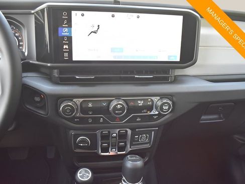 New 2025 Jeep Gladiator Sport image 17