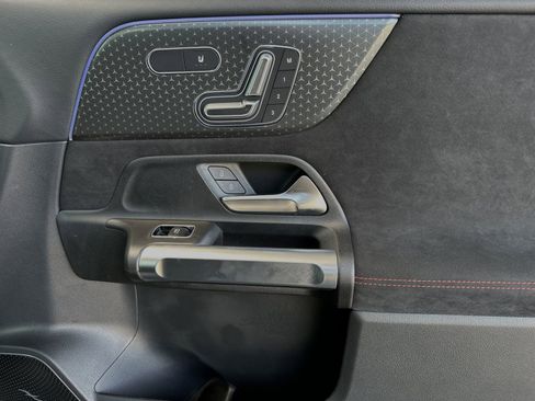 Used 2025 Mercedes-Benz GLB 35 AMG 4MATIC image 18