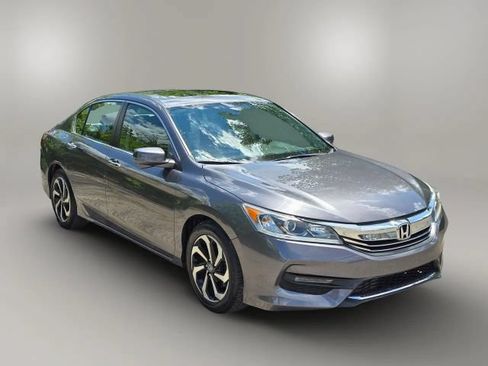 Used 2017 Honda Accord EX image 3